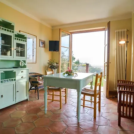 Sleeps 4 Pool Air Con *
