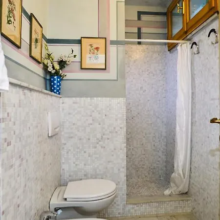 Sleeps 4 Pool Air Con