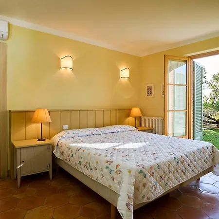公寓 Sleeps 4 Pool Air Con *
