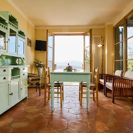 Sleeps 4 Pool Air Con 公寓