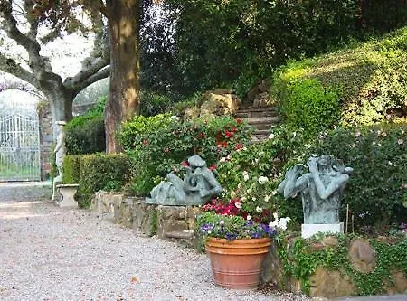 Sleeps 4 Pool Air Con